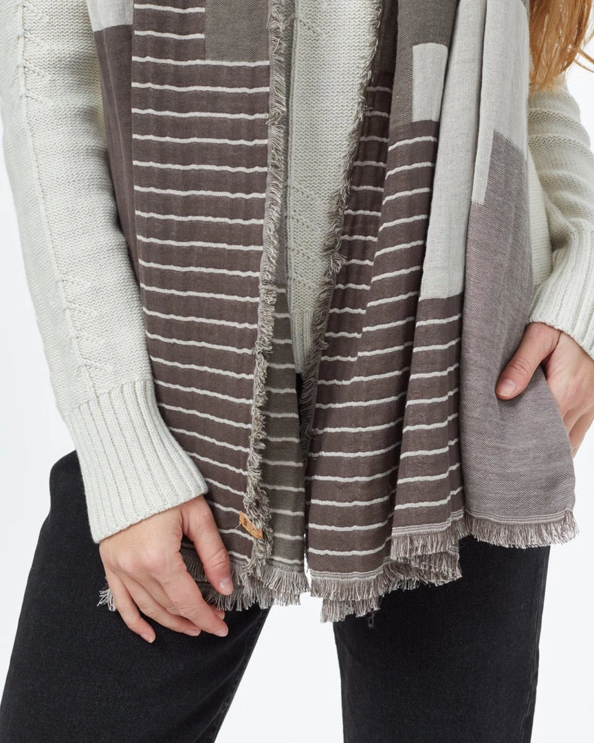 Tentree Organic Cotton Peaks Blanket Scarf 4 Tentree Organic Cotton Peaks Blanket Scarf